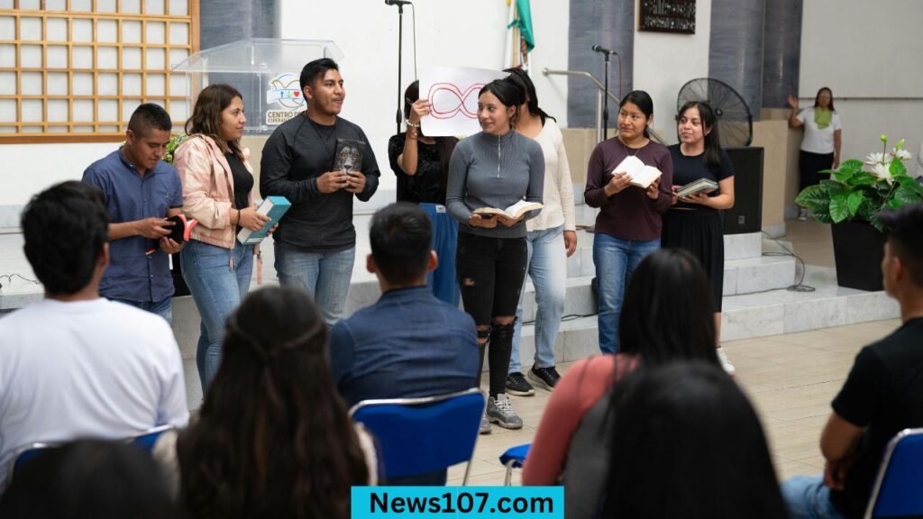 RRB NTPC 2025: 1.2 करोड़ उम्मीदवार, सिर्फ 11,558 सीट्स—कैसे जीतें ये जंग? 3 rrb ntpc students gathering